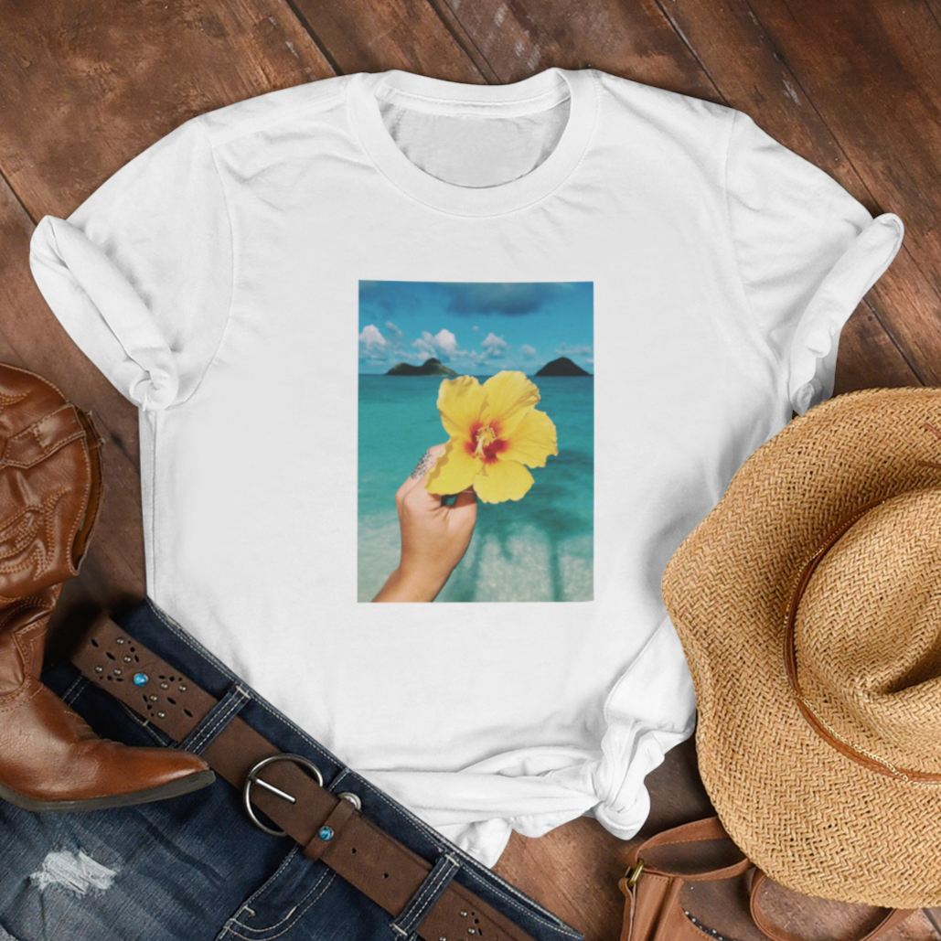 yellow daisy t-shirt